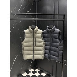 MONCLER Stand Collar Matte Nylon Light Down Vest 95% Duck Down Unisex 2026AW