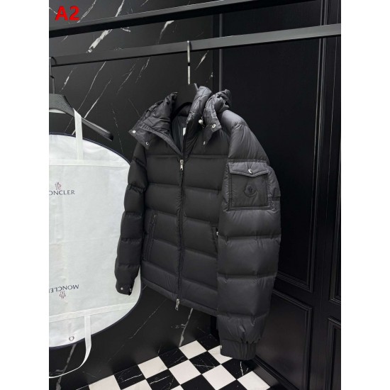 MONCLER Hooded Shiny Lacqué Short Down Jacket Sleeve Pocket Off-White 95% Duck Down Unisex 2026AW