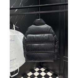 MONCLER Chenille Crest Embroidered Stand Collar Shiny Puffer Down Jacket 95% Duck Down Black Blue 2026AW