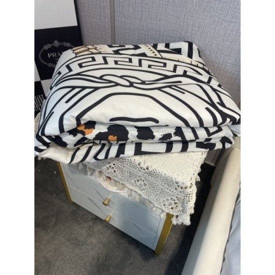VERSACE Bedding 2022SS Online Limited Product VERSACE Bedding 2022SS Online Limited Product