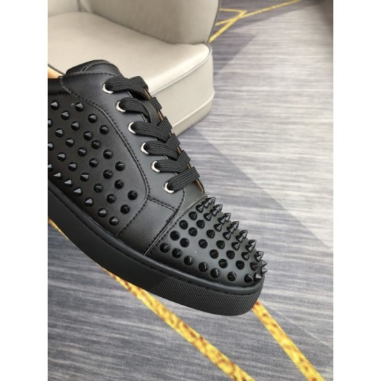 CHRISTIAN LOUBOUTIN Christian Louboutin 2022AW casual shoes sold out in Japan CHRISTIAN LOUBOUTIN Christian Louboutin 2022AW casual shoes sold out in Japan