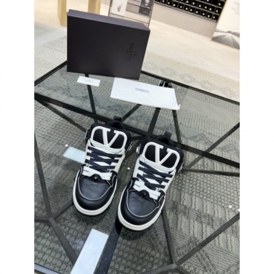 Limited edition VALENTINO Valentino 2022AW casual shoes Limited edition VALENTINO Valentino 2022AW casual shoes