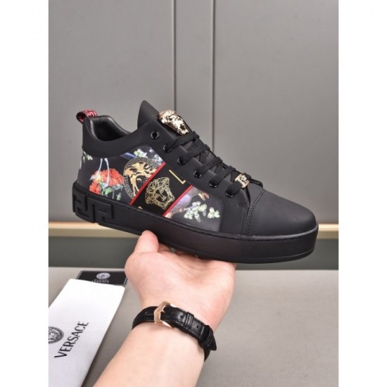 Get in advance Men's casual shoes VERSACE Versace Very refreshing comfort Get in advance Men's casual shoes VERSACE Versace Very refreshing comfort