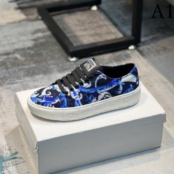 Sold out soon Men's casual shoes VERSACE Versace This year's trend color