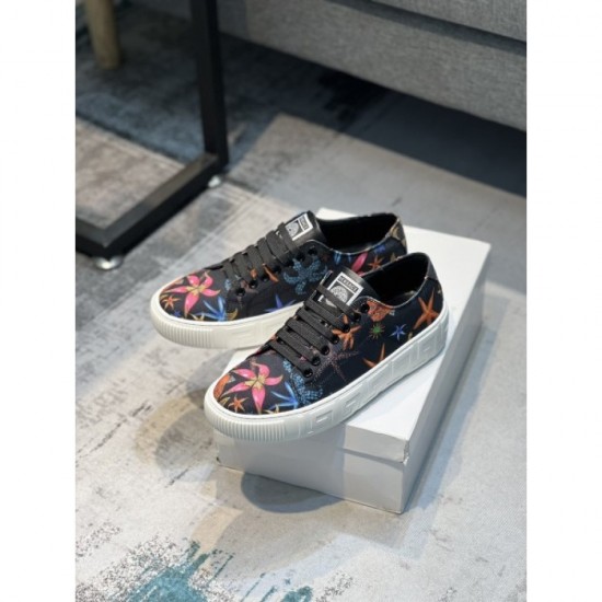 Sold out soon Men's casual shoes VERSACE Versace This year's trend color Sold out soon Men's casual shoes VERSACE Versace This year's trend color