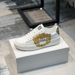 Difficult to obtain Men's casual shoes VERSACE Versace casual style