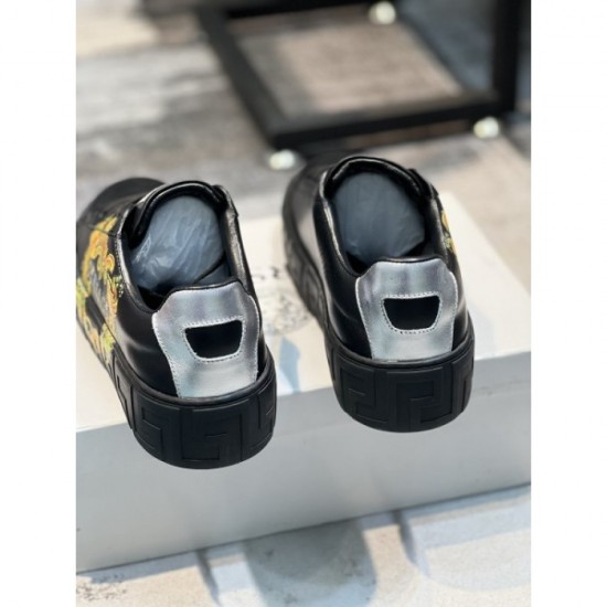 Difficult to obtain Men's casual shoes VERSACE Versace casual style Difficult to obtain Men's casual shoes VERSACE Versace casual style