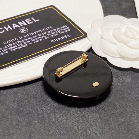 Hottest Domestic Sold Out Quantity Limited CHANEL Chanel 2022AW Brooch Hottest Domestic Sold Out Quantity Limited CHANEL Chanel 2022AW Brooch