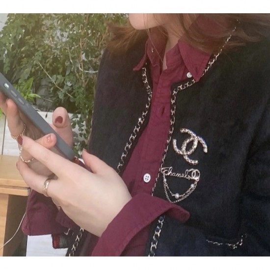 The perfect color for early autumn CHANEL Chanel 2022AW brooch The perfect color for early autumn CHANEL Chanel 2022AW brooch