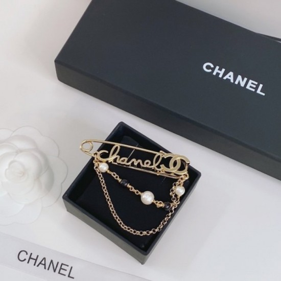 The perfect color for early autumn CHANEL Chanel 2022AW brooch The perfect color for early autumn CHANEL Chanel 2022AW brooch