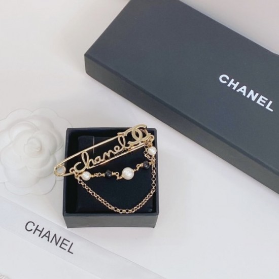 The perfect color for early autumn CHANEL Chanel 2022AW brooch The perfect color for early autumn CHANEL Chanel 2022AW brooch