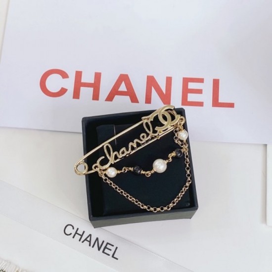 The perfect color for early autumn CHANEL Chanel 2022AW brooch The perfect color for early autumn CHANEL Chanel 2022AW brooch