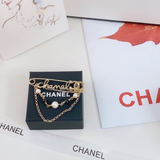 The perfect color for early autumn CHANEL Chanel 2022AW brooch The perfect color for early autumn CHANEL Chanel 2022AW brooch
