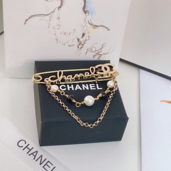 The perfect color for early autumn CHANEL Chanel 2022AW brooch The perfect color for early autumn CHANEL Chanel 2022AW brooch