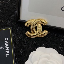 CHANEL Chanel 2022AW brooch with a strong presence every season