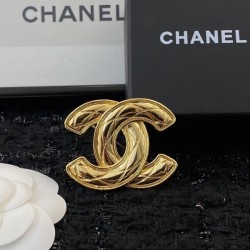 CHANEL Chanel 2022AW brooch with a strong presence every season