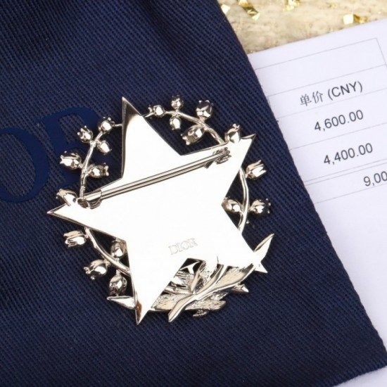 Featured tops for this autumn/winter DIOR Dior 2022AW brooch Featured tops for this autumn/winter DIOR Dior 2022AW brooch