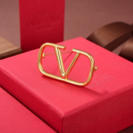 A new masterpiece with a high reputation VALENTINO Valentino 2022AW brooch A new masterpiece with a high reputation VALENTINO Valentino 2022AW brooch