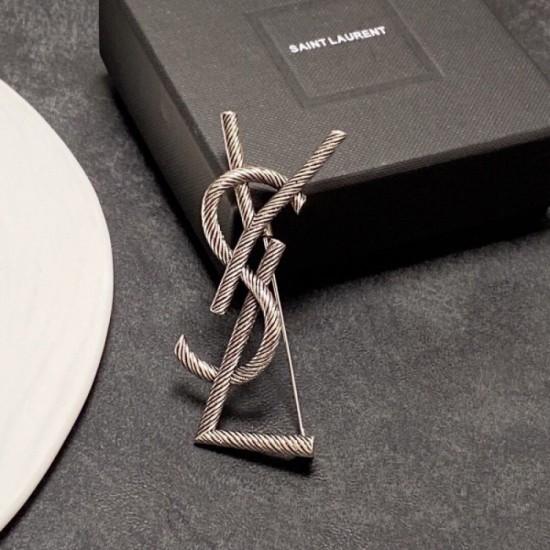YSL Yves Saint Laurent 2022AW brooch that expresses individuality YSL Yves Saint Laurent 2022AW brooch that expresses individuality