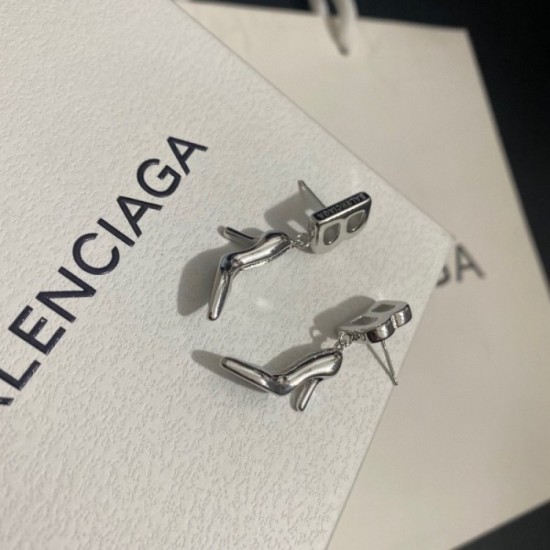 Must-see nice and elegant 2022 BALENCIAGA Balenciaga earrings Must-see nice and elegant 2022 BALENCIAGA Balenciaga earrings
