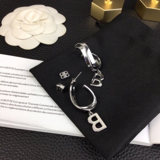 Overseas limited new BALENCIAGA Balenciaga 2022AW earrings Overseas limited new BALENCIAGA Balenciaga 2022AW earrings