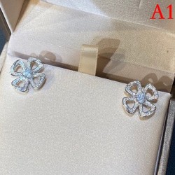 This spring / summer fashion trend 2022 BVLGARI Bvlgari earrings