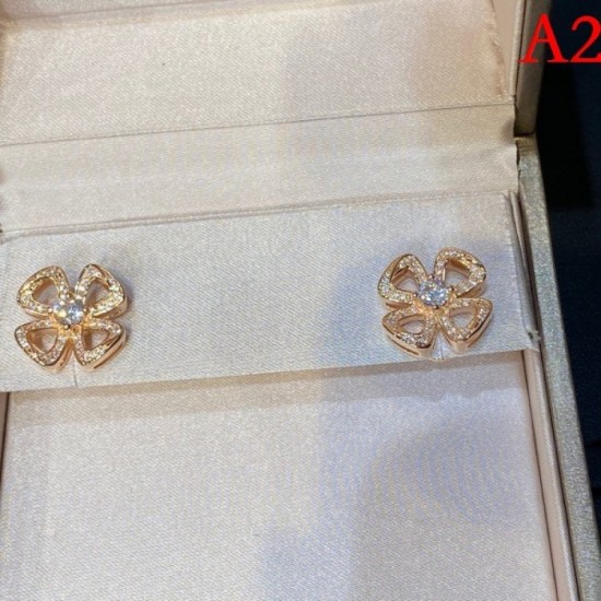 This spring / summer fashion trend 2022 BVLGARI Bvlgari earrings This spring / summer fashion trend 2022 BVLGARI Bvlgari earrings