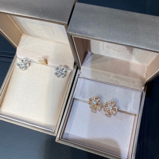 This spring / summer fashion trend 2022 BVLGARI Bvlgari earrings This spring / summer fashion trend 2022 BVLGARI Bvlgari earrings