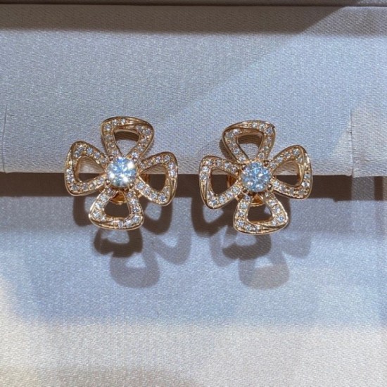 This spring / summer fashion trend 2022 BVLGARI Bvlgari earrings This spring / summer fashion trend 2022 BVLGARI Bvlgari earrings