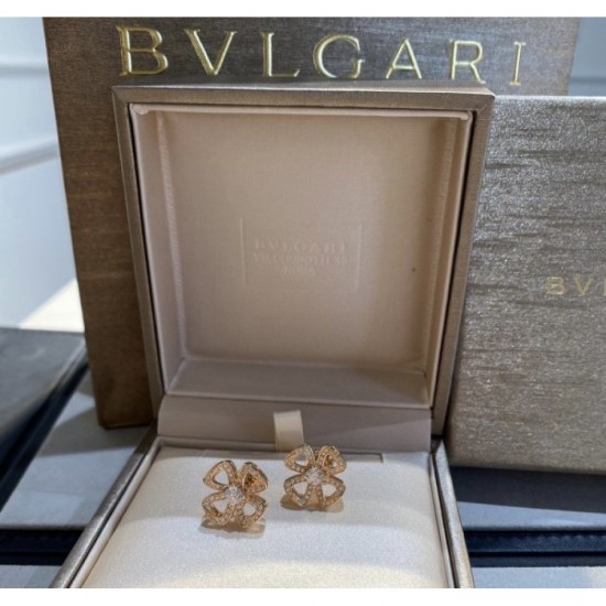 This spring / summer fashion trend 2022 BVLGARI Bvlgari earrings This spring / summer fashion trend 2022 BVLGARI Bvlgari earrings