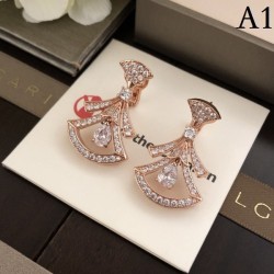 A hot item in autumn BVLGARI Bvlgari 2022AW earrings