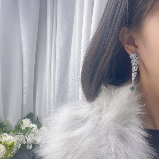 Boldly designed fashionable new 2022 CARTIER Cartier earrings Boldly designed fashionable new 2022 CARTIER Cartier earrings
