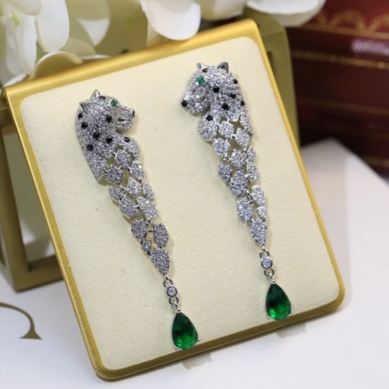 Boldly designed fashionable new 2022 CARTIER Cartier earrings Boldly designed fashionable new 2022 CARTIER Cartier earrings