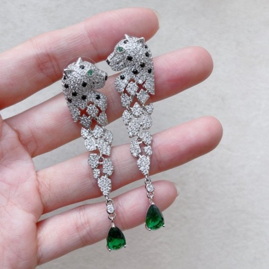 Boldly designed fashionable new 2022 CARTIER Cartier earrings Boldly designed fashionable new 2022 CARTIER Cartier earrings