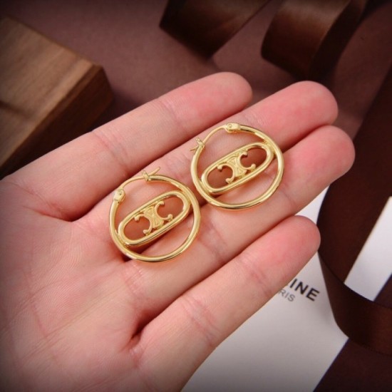 This year's popular 2022 CELINE Celine earrings This year's popular 2022 CELINE Celine earrings