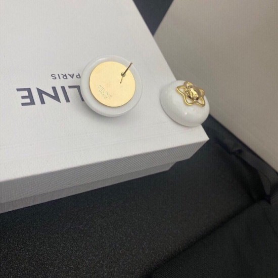 Get in advance 2022 CELINE Celine earrings Get in advance 2022 CELINE Celine earrings