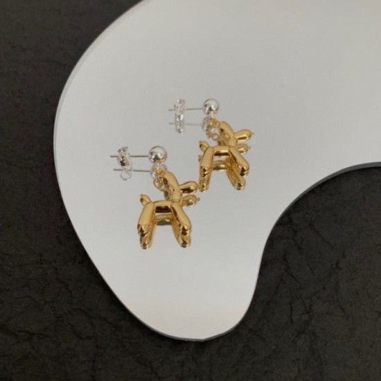 Difficult to obtain 2022 CELINE Celine earrings Difficult to obtain 2022 CELINE Celine earrings