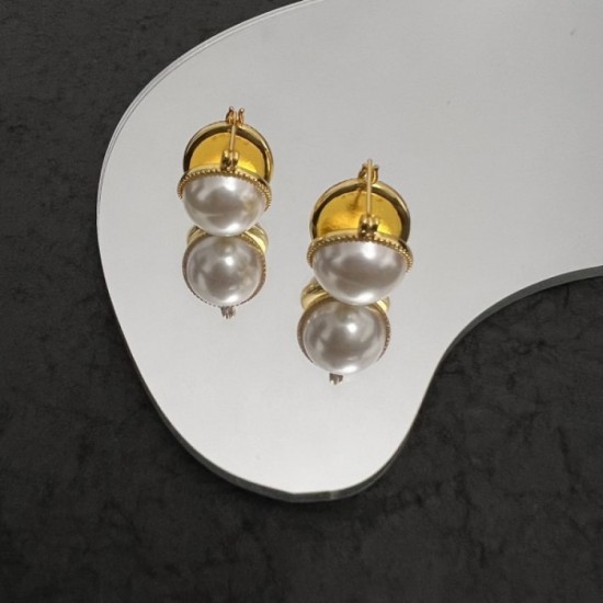 Popular ☆ NEW !! 2022 CELINE Celine earrings Popular ☆ NEW !! 2022 CELINE Celine earrings