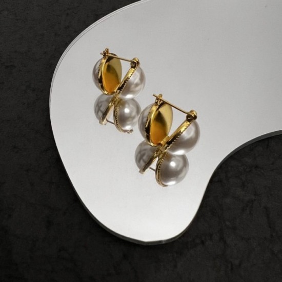 Popular ☆ NEW !! 2022 CELINE Celine earrings Popular ☆ NEW !! 2022 CELINE Celine earrings
