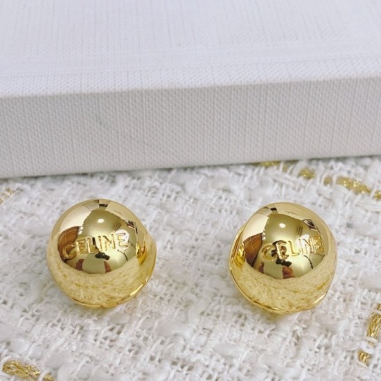 Many new favorite celebrities CELINE Celine 2022AW earrings Many new favorite celebrities CELINE Celine 2022AW earrings