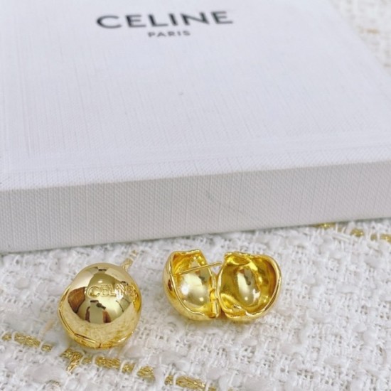 Many new favorite celebrities CELINE Celine 2022AW earrings Many new favorite celebrities CELINE Celine 2022AW earrings
