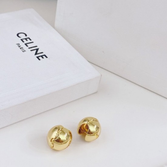 Many new favorite celebrities CELINE Celine 2022AW earrings Many new favorite celebrities CELINE Celine 2022AW earrings