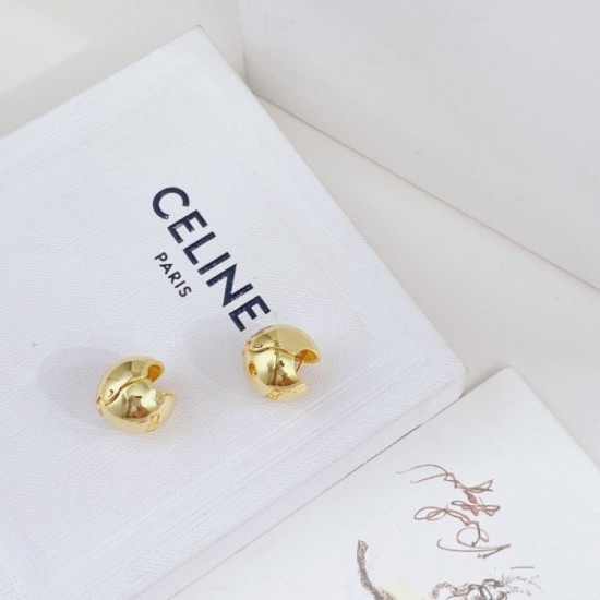 Many new favorite celebrities CELINE Celine 2022AW earrings Many new favorite celebrities CELINE Celine 2022AW earrings