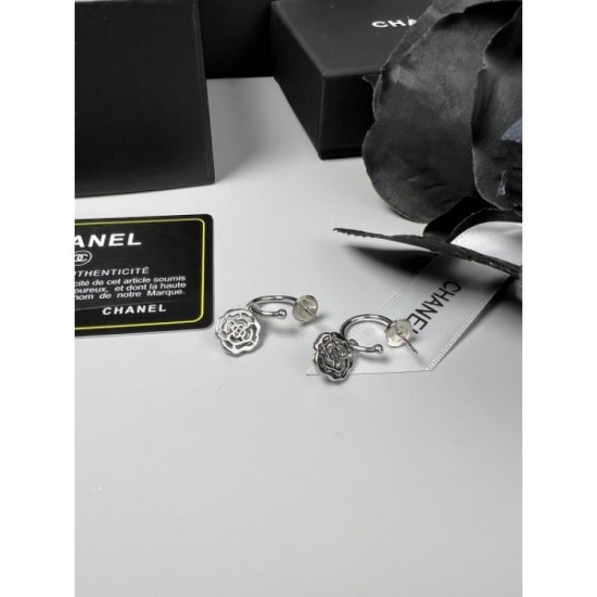 At the forefront of trends 2022 CHANEL Chanel earrings At the forefront of trends 2022 CHANEL Chanel earrings