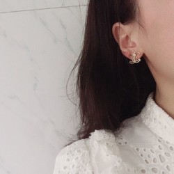 Outstanding presence 2022 CHANEL Chanel earrings