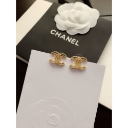 Outstanding presence 2022 CHANEL Chanel earrings