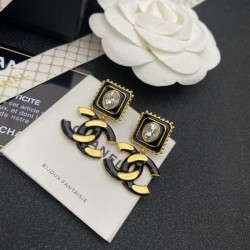 This year's big trend 2022 CHANEL Chanel earrings
