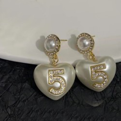 2022 CHANEL Chanel earrings that can be used without hesitation