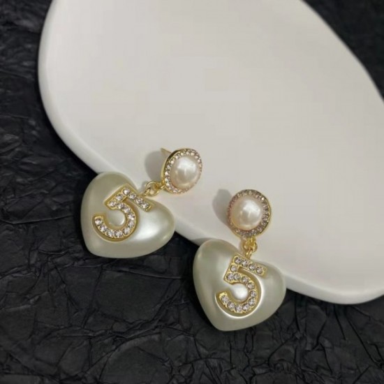 2022 CHANEL Chanel earrings that can be used without hesitation 2022 CHANEL Chanel earrings that can be used without hesitation