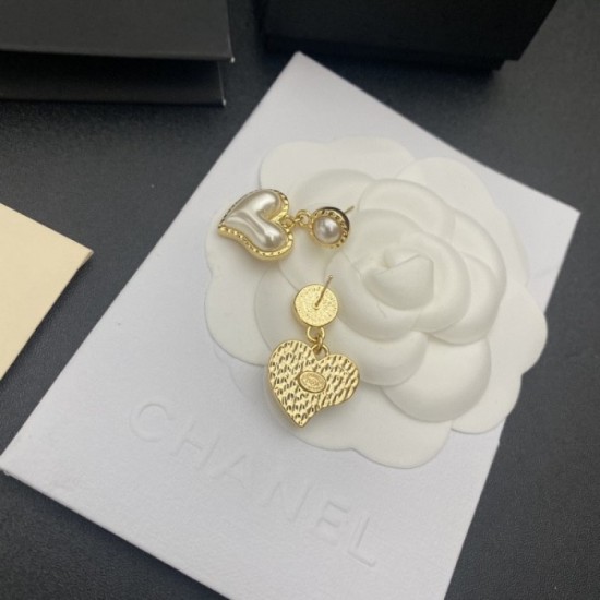 Happy point 2022 CHANEL Chanel earrings Happy point 2022 CHANEL Chanel earrings